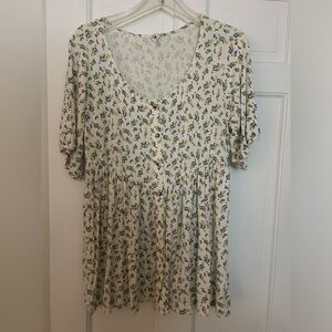 Kate Quinn Women’s chamomile print top
